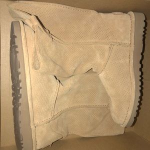 TAN UGG BOOTS